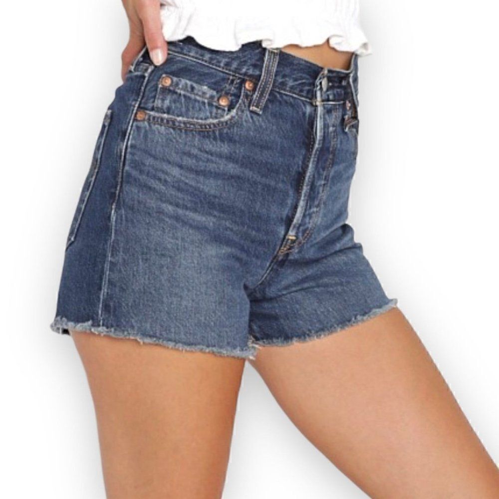 Levi’s Ribcage Shorts   - Picture 2 of 9